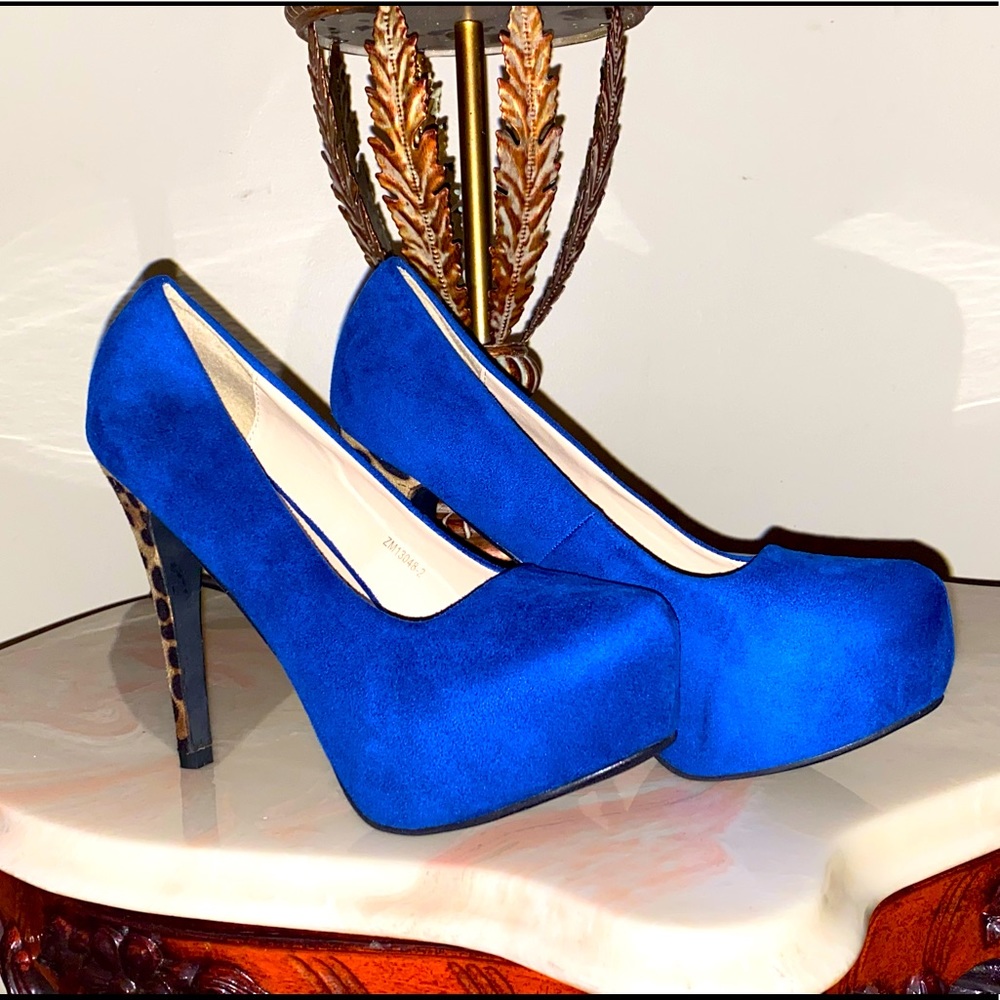 Blue suede platform pumps with leopard suede heel